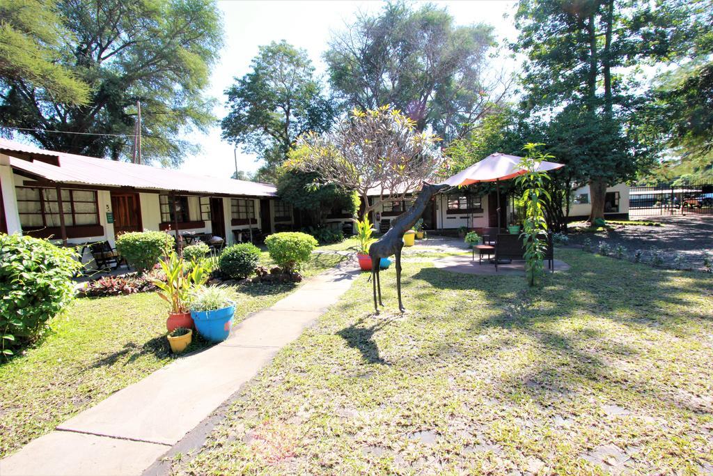 Zigzag Town Lodge Livingstone Ngoại thất bức ảnh