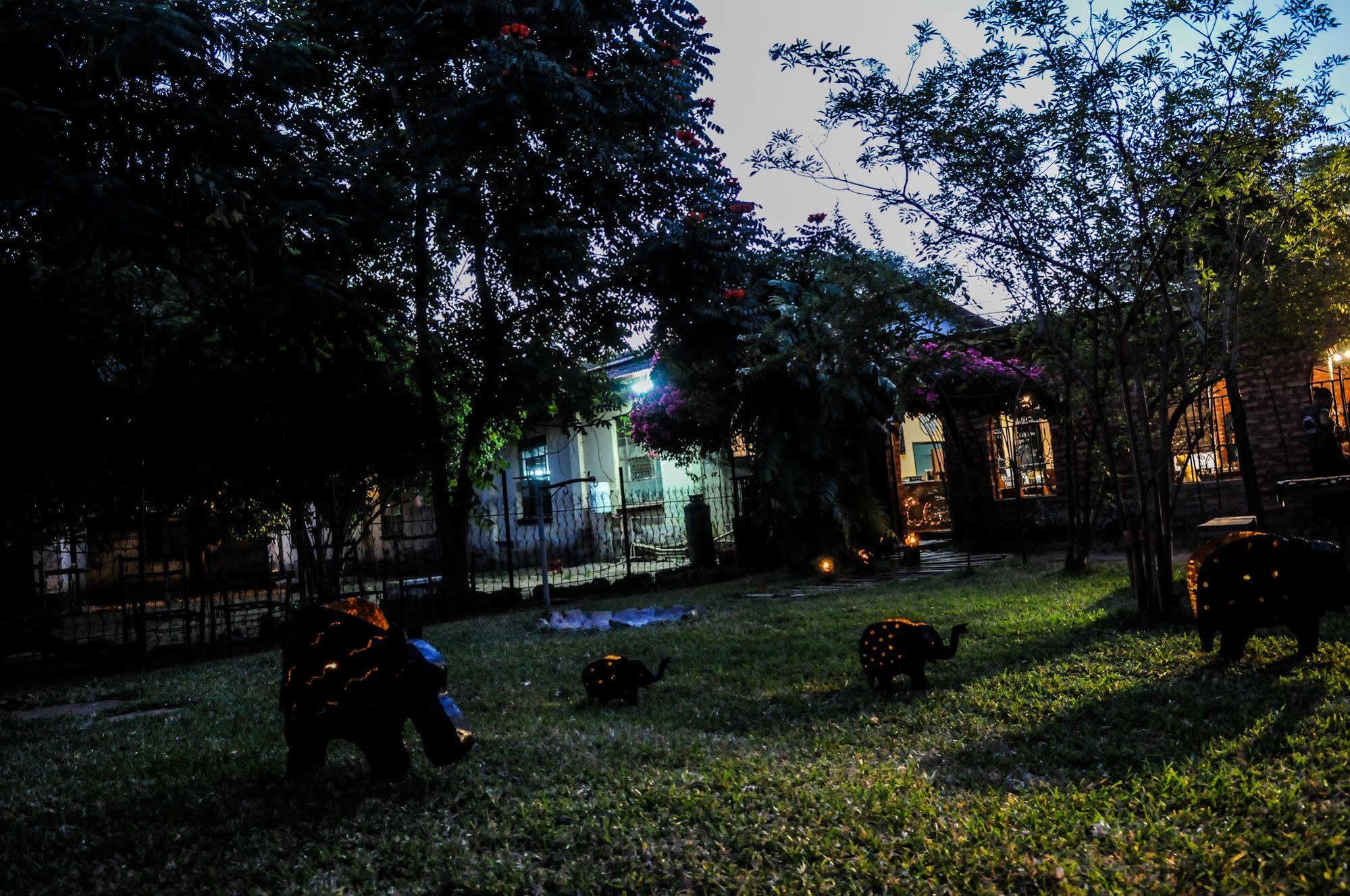 Zigzag Town Lodge Livingstone Ngoại thất bức ảnh